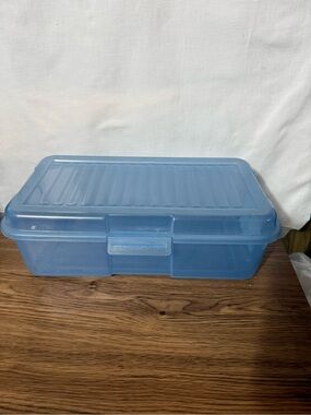 Rubbermaid Blue Plastic Storage Box with Snap Lid